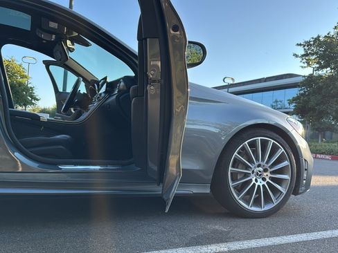 Used 2019 Mercedes-Benz C 300 Sedan image 9