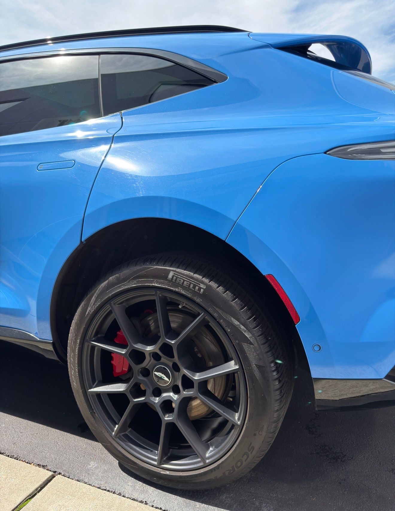Used 2021 Aston Martin DBX AWD/4WD image 12