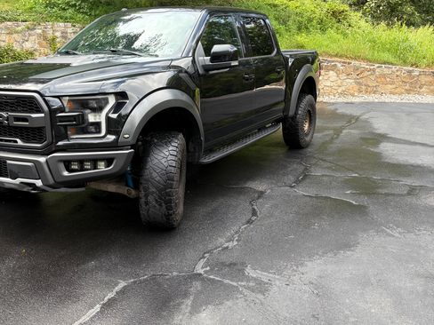 Used 2018 Ford F150 Raptor w/ Equipment Group 802A Luxury image 9
