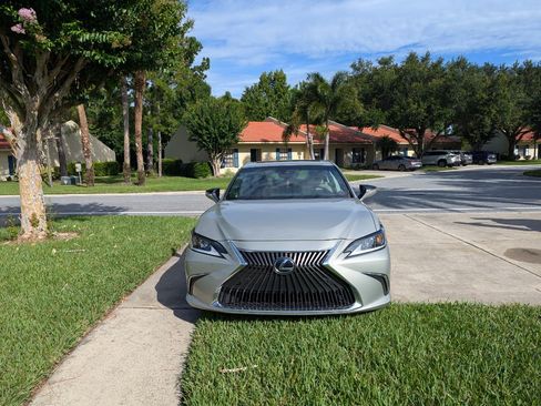 Used 2019 Lexus ES 350 image 2