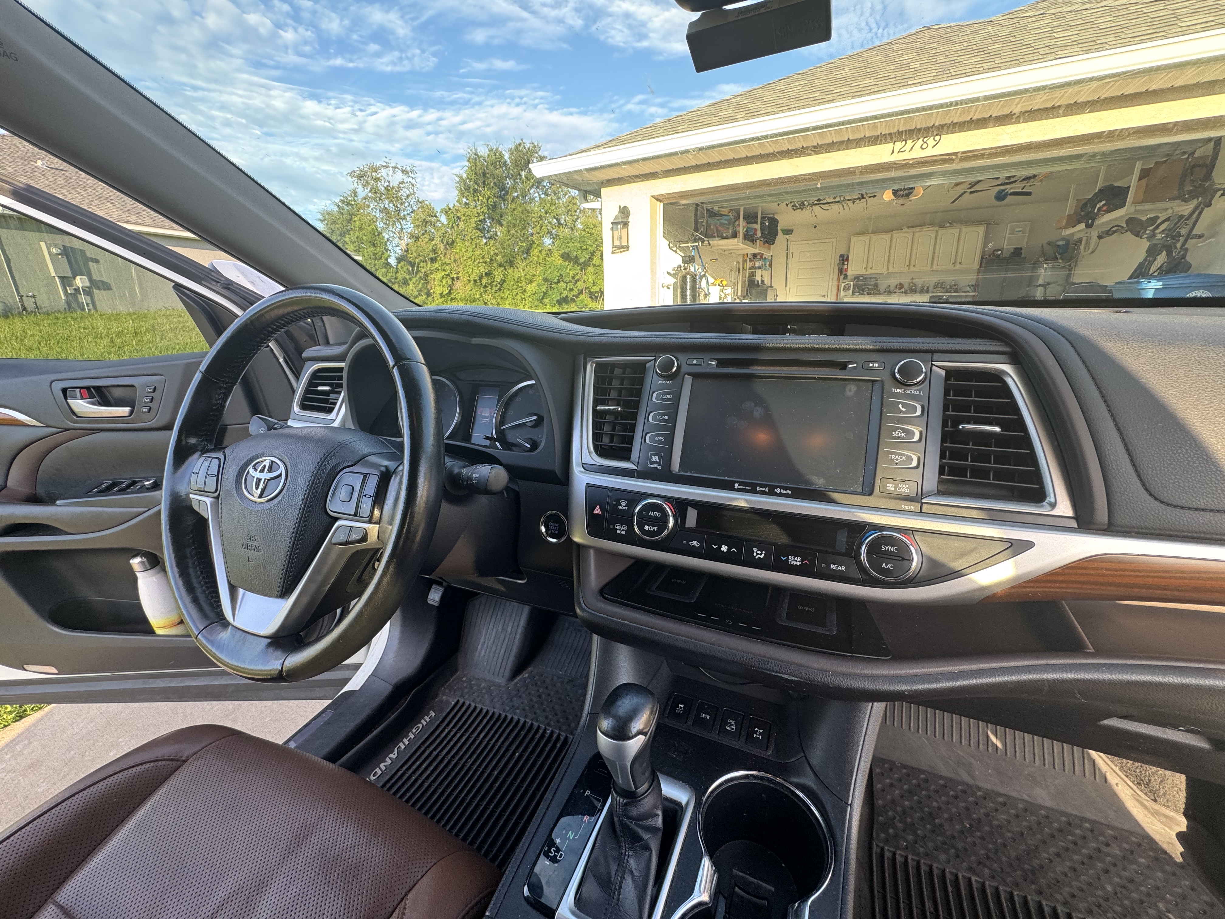 Used 2019 Toyota Highlander Limited Platinum AWD/4WD image 17