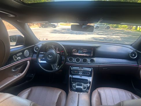 Used 2017 Mercedes-Benz E 300 4MATIC image 9