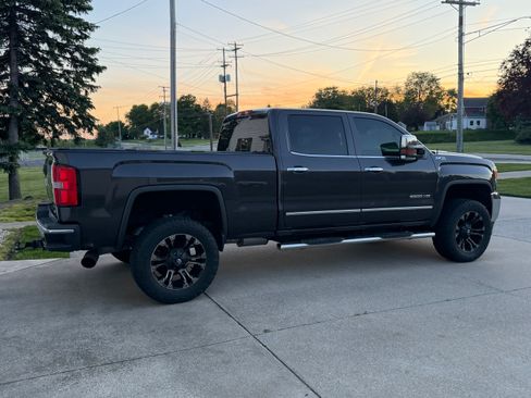 Used 2016 GMC Sierra 2500 SLT w/ Duramax Plus Package AWD/4WD image 8