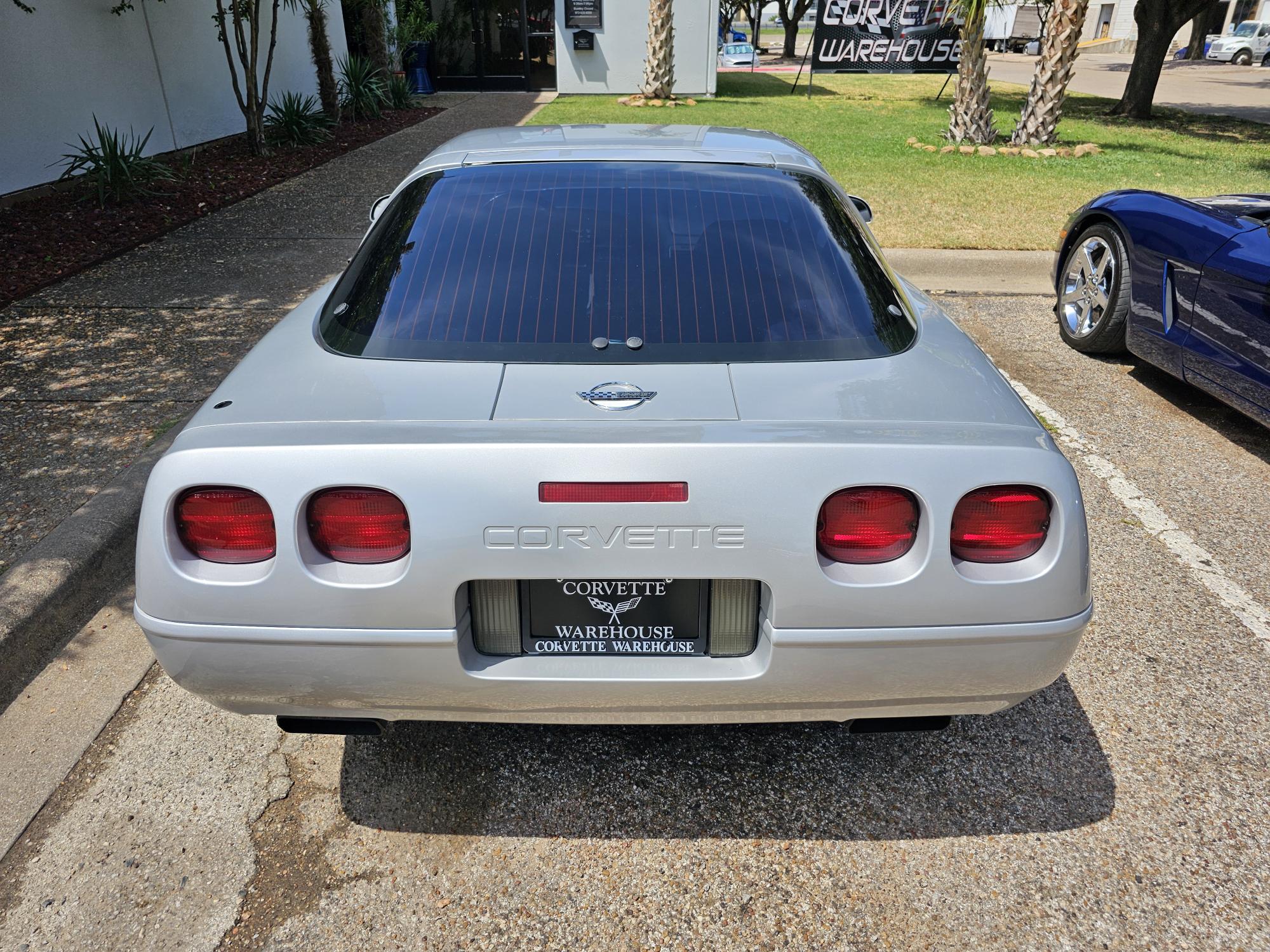 Used 1996 Chevrolet Corvette Coupe RWD image 5