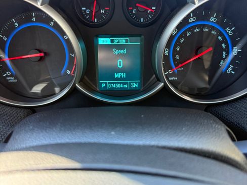 Used 2015 Chevrolet Cruze LT w/ Technology Package image 2