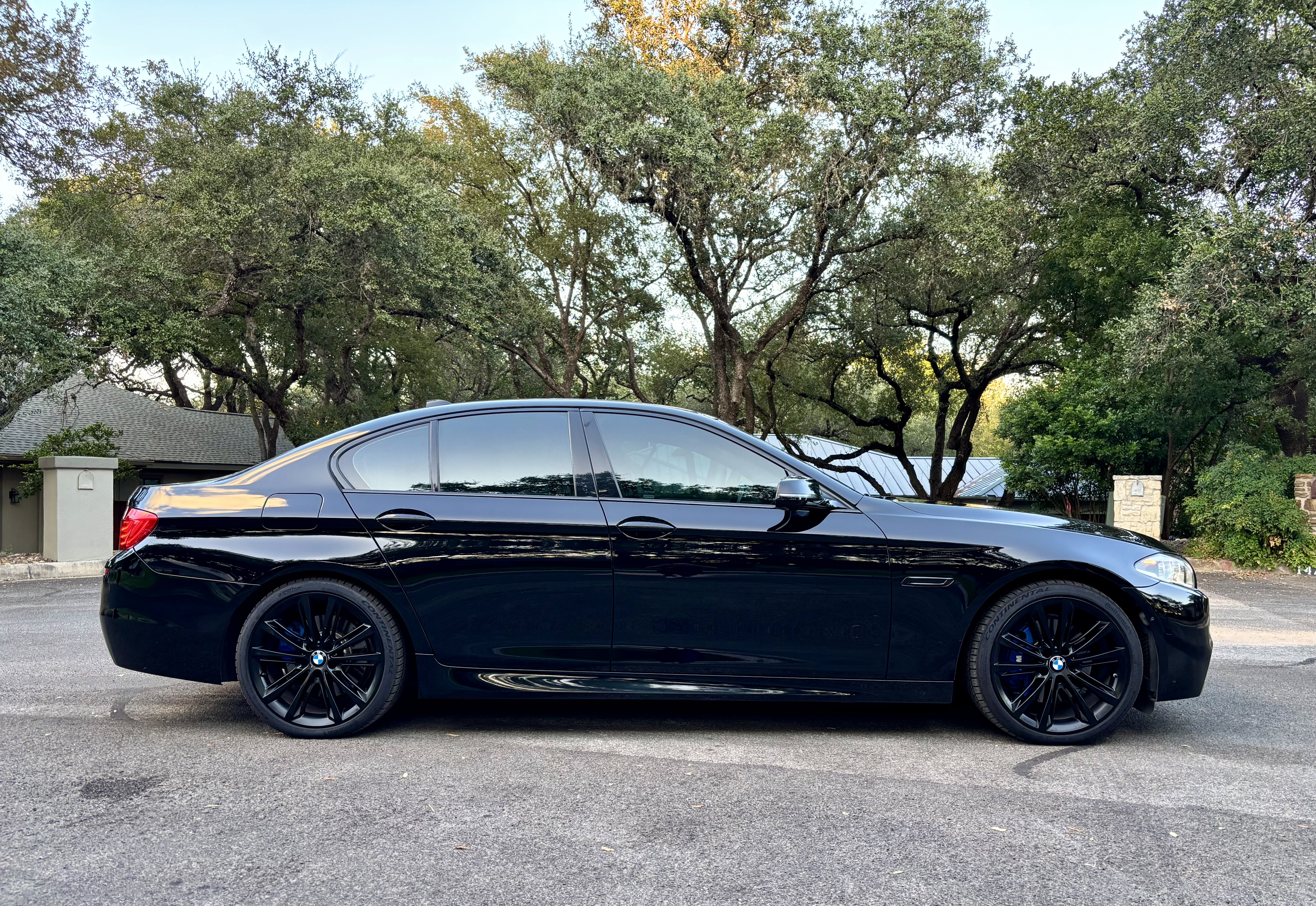 Used 2016 BMW 550i Sedan RWD image 1