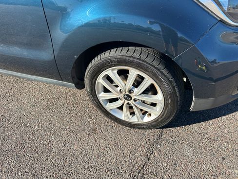 Used 2018 Kia Soul + image 6