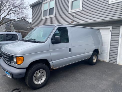 Used 2006 Ford E-250 and Econoline 250 image 1