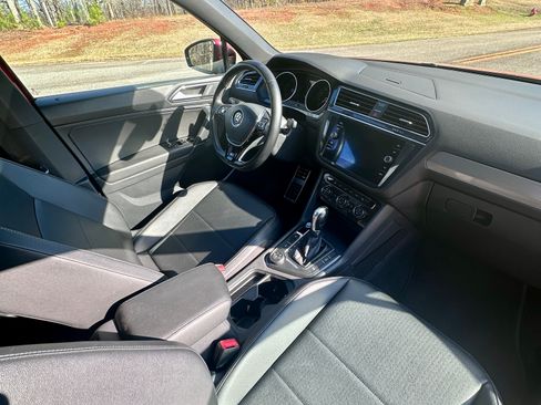 Used 2018 Volkswagen Tiguan SEL w/ R-Line Package image 20