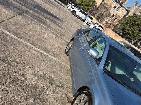 Used 2011 Toyota Avalon Limited image 4