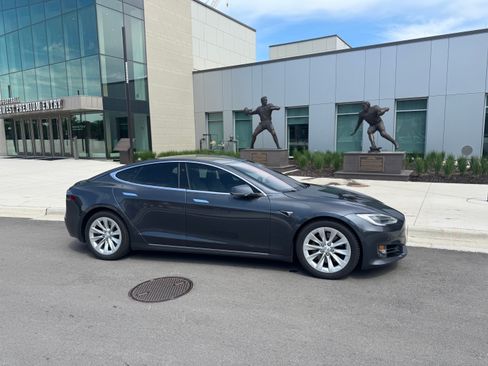 Used 2016 Tesla Model S 60D AWD/4WD image 4