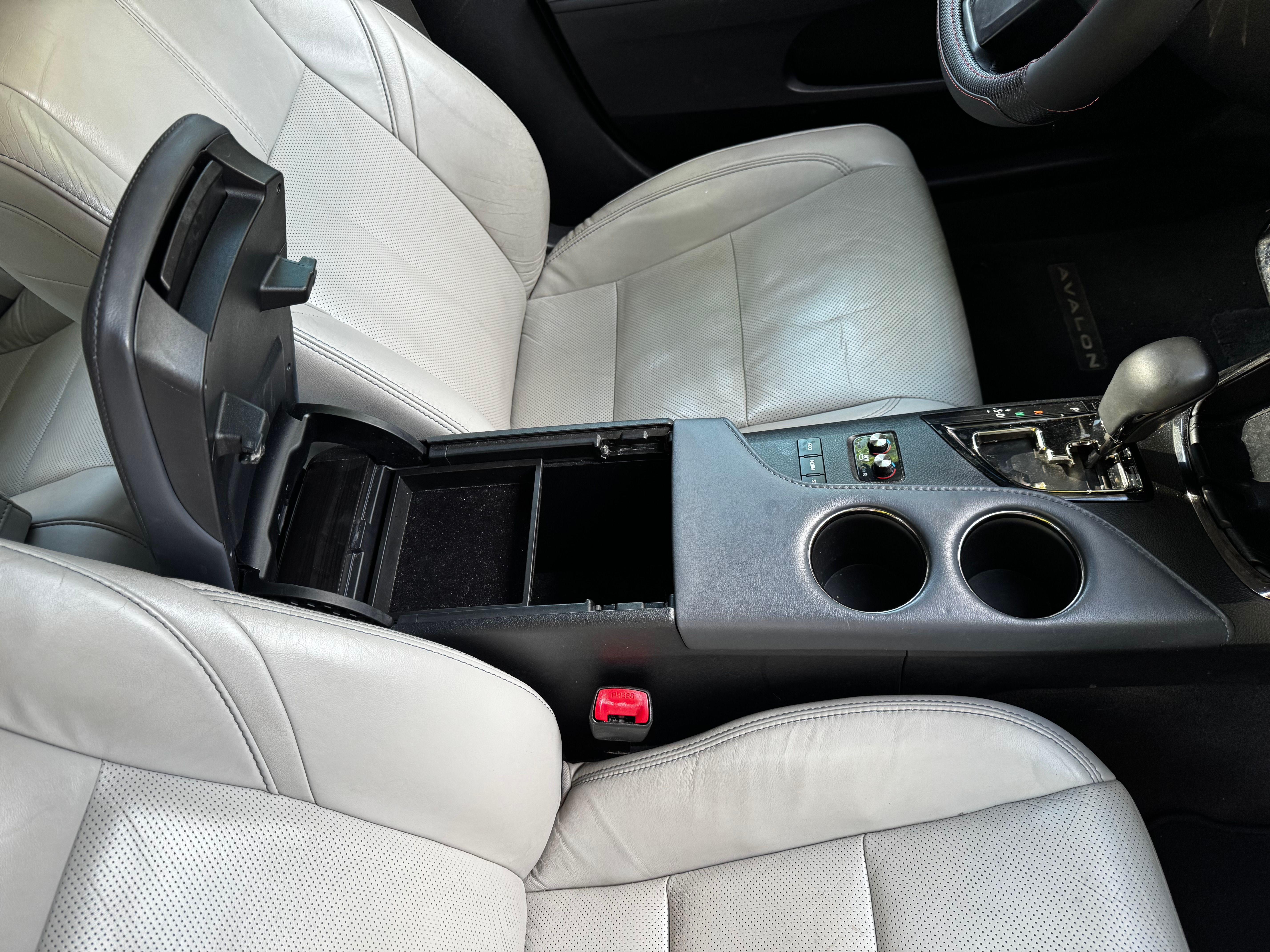 Used 2013 Toyota Avalon Limited FWD image 13