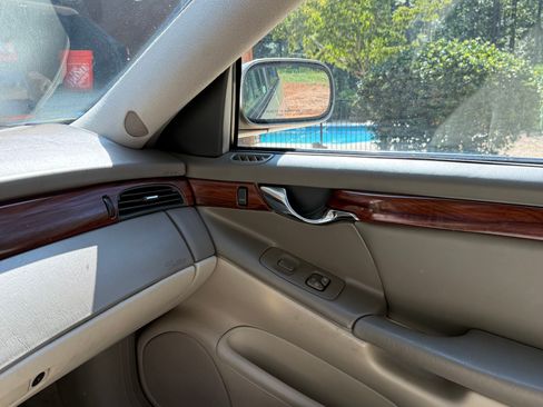 Used 2002 Cadillac De Ville w/ Comfort/Convenience Pkg FWD image 11