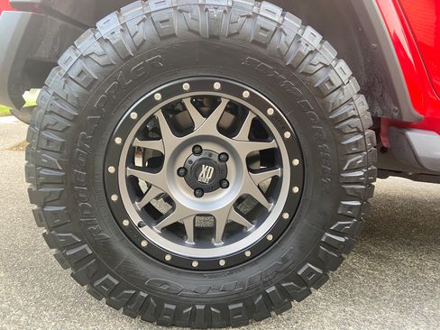 Used 2018 Jeep Wrangler Unlimited Sahara w/ Safety Group AWD/4WD image 13
