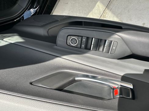 Used 2026 Toyota Prius XLE FWD image 8