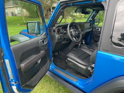 Used 2025 Jeep Wrangler Rubicon w/ Steel Bumper Group AWD/4WD image 12