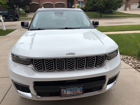 Used 2022 Jeep Grand Cherokee L Summit w/ Advanced Protech Group IV AWD/4WD image 2