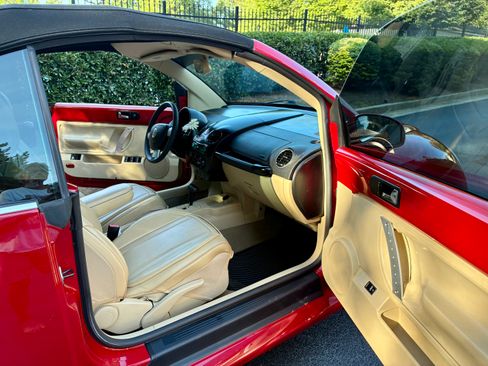 Used 2007 Volkswagen Beetle Convertible w/ Package 1 FWD image 6