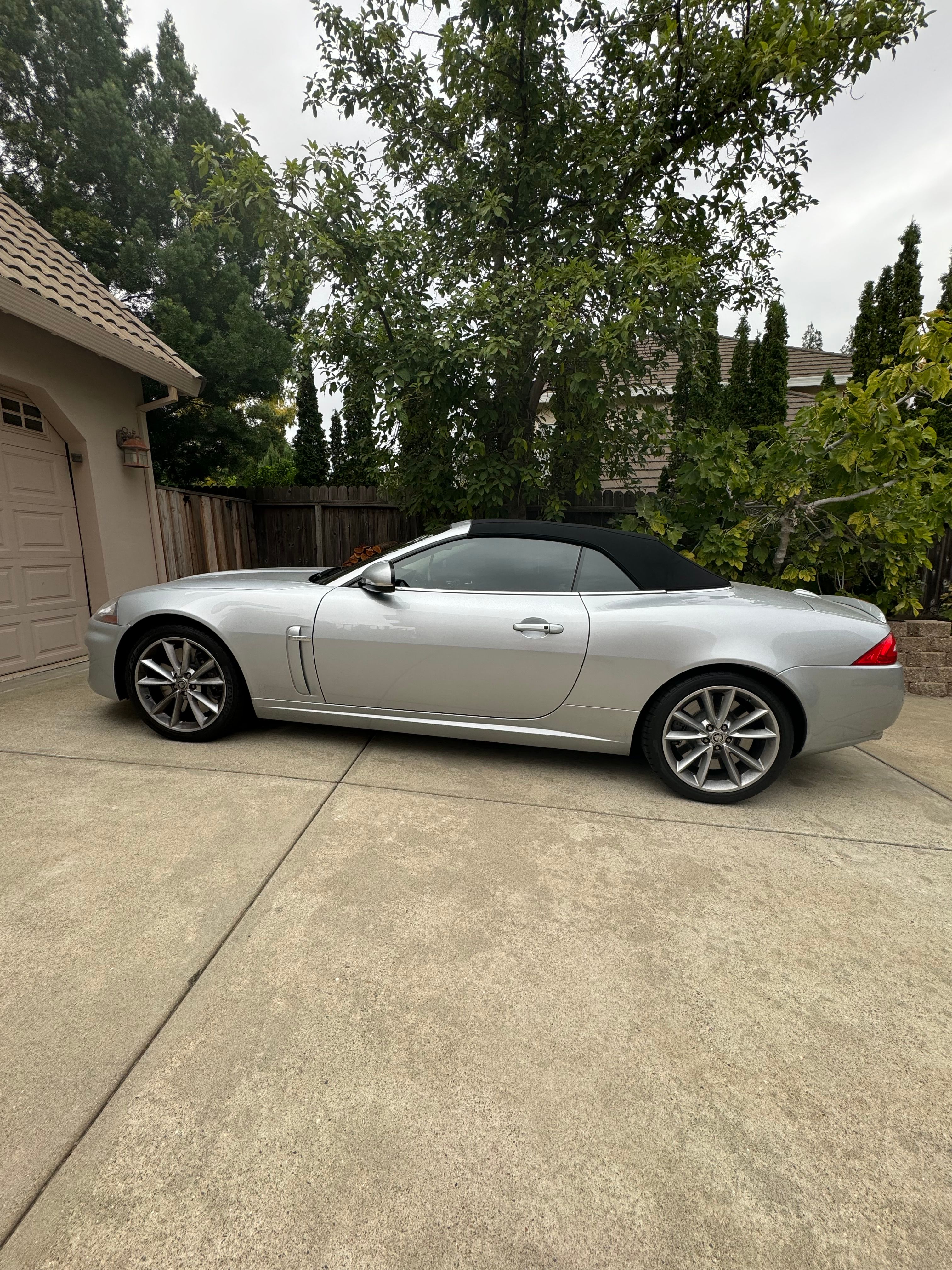 Used 2010 Jaguar XKR R RWD image 11