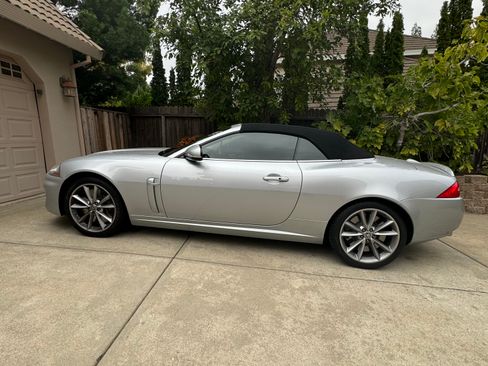 Used 2010 Jaguar XKR R RWD image 11