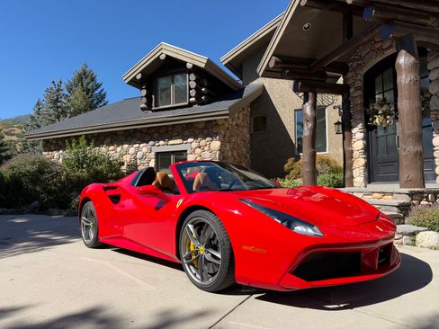 Used 2018 Ferrari 488 Spider RWD image 2