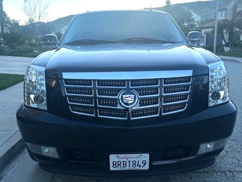 Used 2013 Cadillac Escalade ESV Luxury image 4