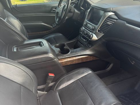 Used 2015 Chevrolet Suburban LT w/ Luxury Package image 9