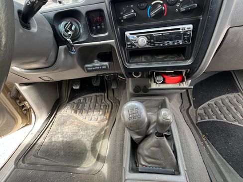 Used 2001 Toyota Tacoma 4x4 Xtracab V6 image 13