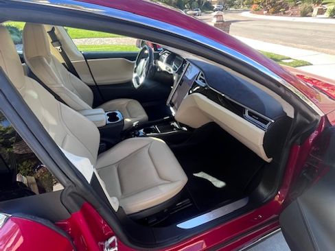 Used 2015 Tesla Model S 85D image 6