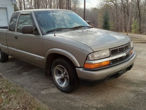 Used 2003 Chevrolet S10 Pickup LS image 15