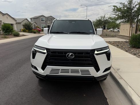 Used 2026 Lexus GX 550 AWD/4WD image 2