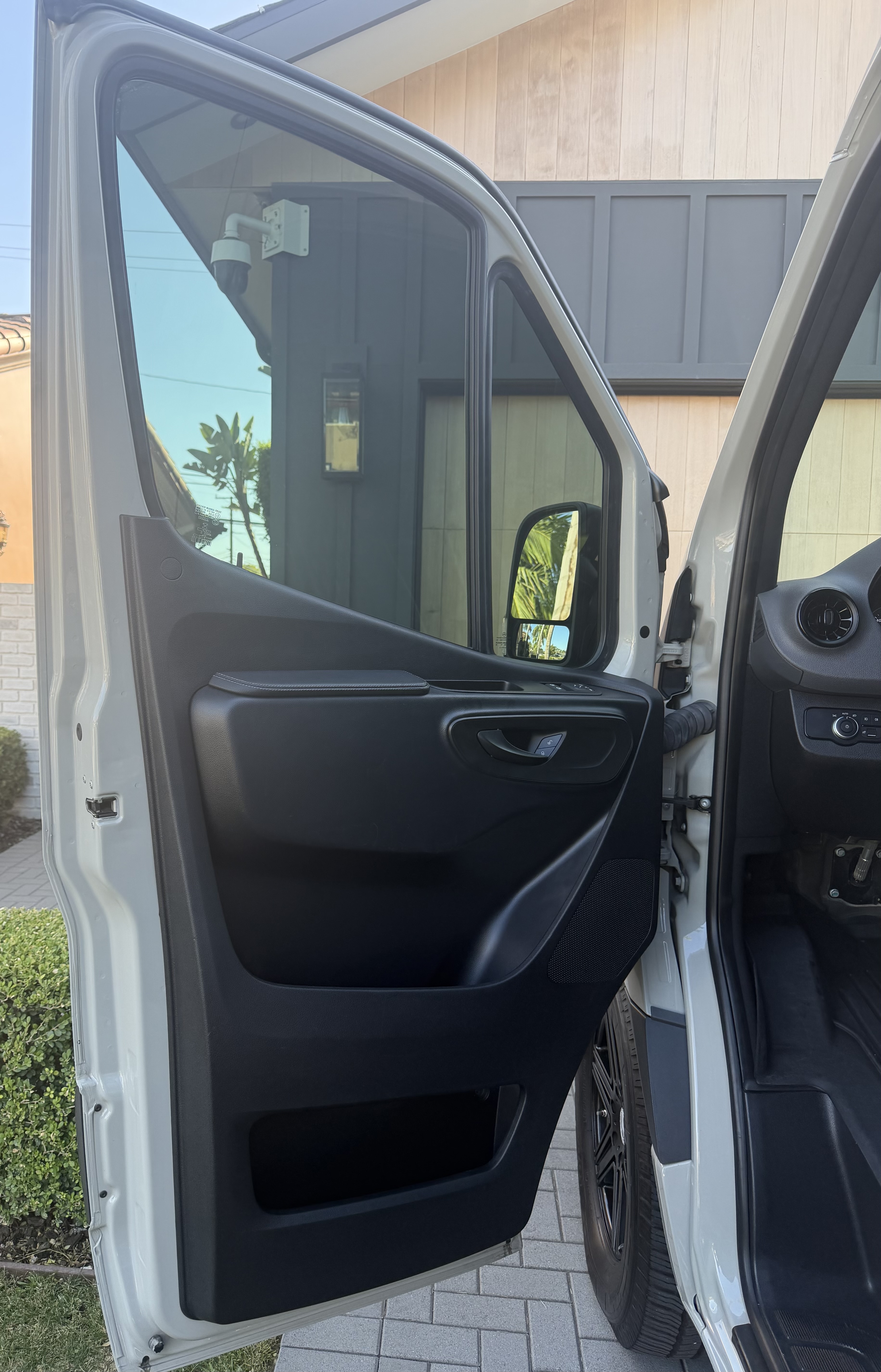 Used 2021 Mercedes-Benz Sprinter 2500 image 2