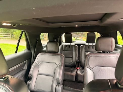 Used 2018 Ford Explorer Sport w/ Equipment Group 401A AWD/4WD image 11