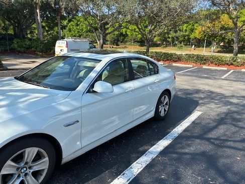 Used 2011 BMW 528i Sedan image 4