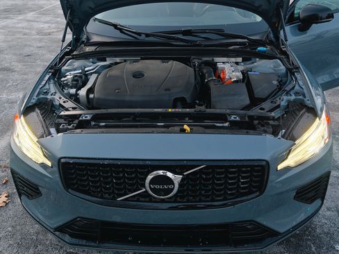 Used 2023 Volvo S60 T8 Plus image 9