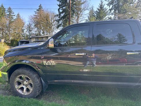 Used 2015 RAM 1500 Laramie w/ Convenience Group image 5