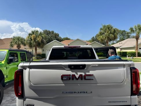Used 2025 GMC Sierra 1500 Denali w/ Denali Reserve Package AWD/4WD image 8