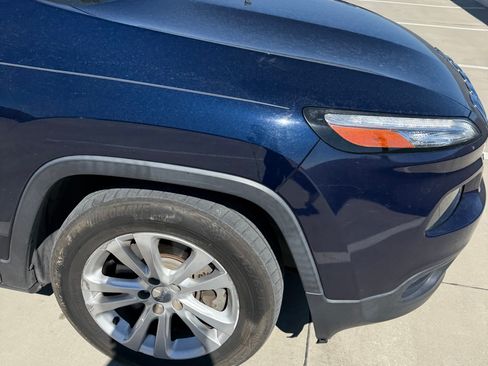 Used 2015 Jeep Cherokee Sport image 23