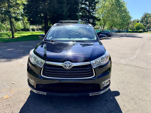 Used 2015 Toyota Highlander Limited Platinum image 2