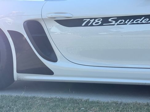 Used 2020 Porsche 718 Boxster Spyder RWD image 27