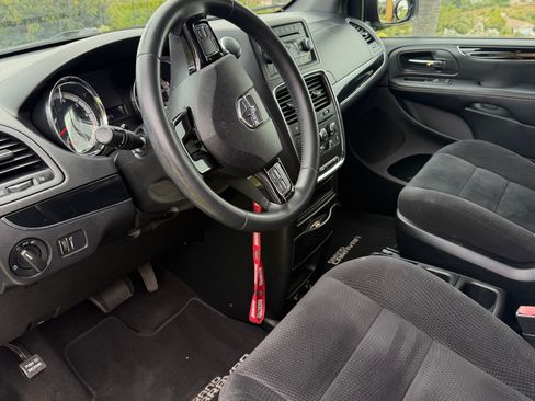 Used 2014 Dodge Grand Caravan SE image 4
