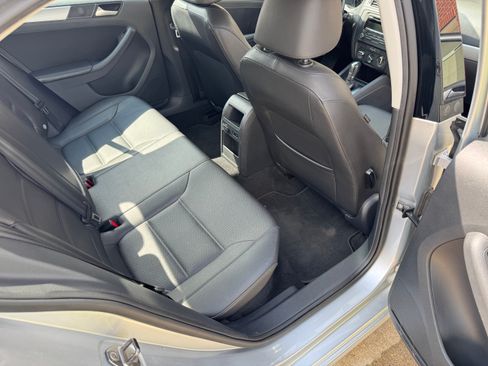 Used 2013 Volkswagen Jetta SE FWD image 12