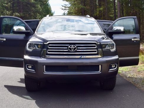 Used 2018 Toyota Sequoia Platinum image 2