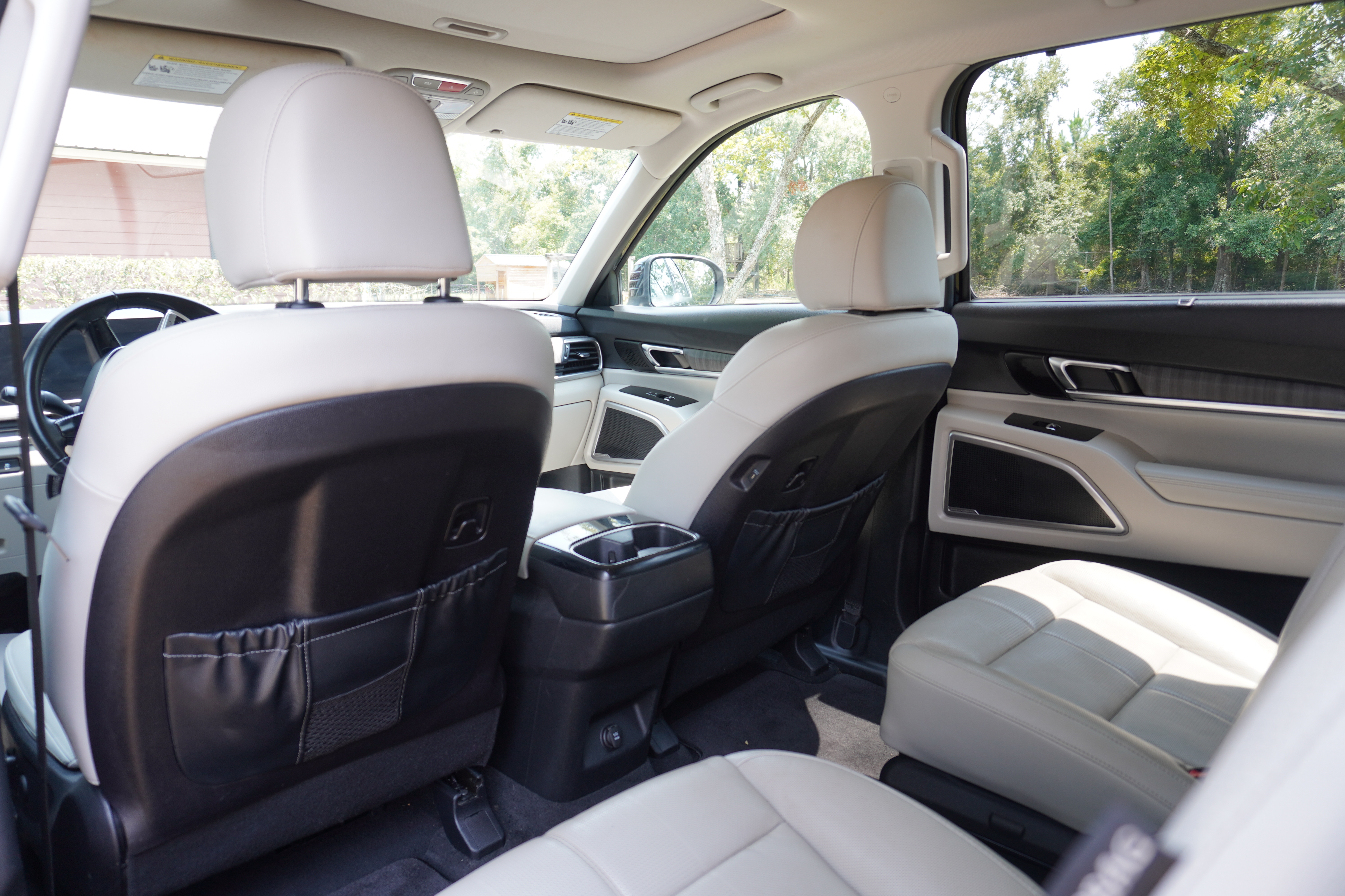 Used 2023 Kia Telluride EX w/ EX Captain's Chair Package FWD image 11