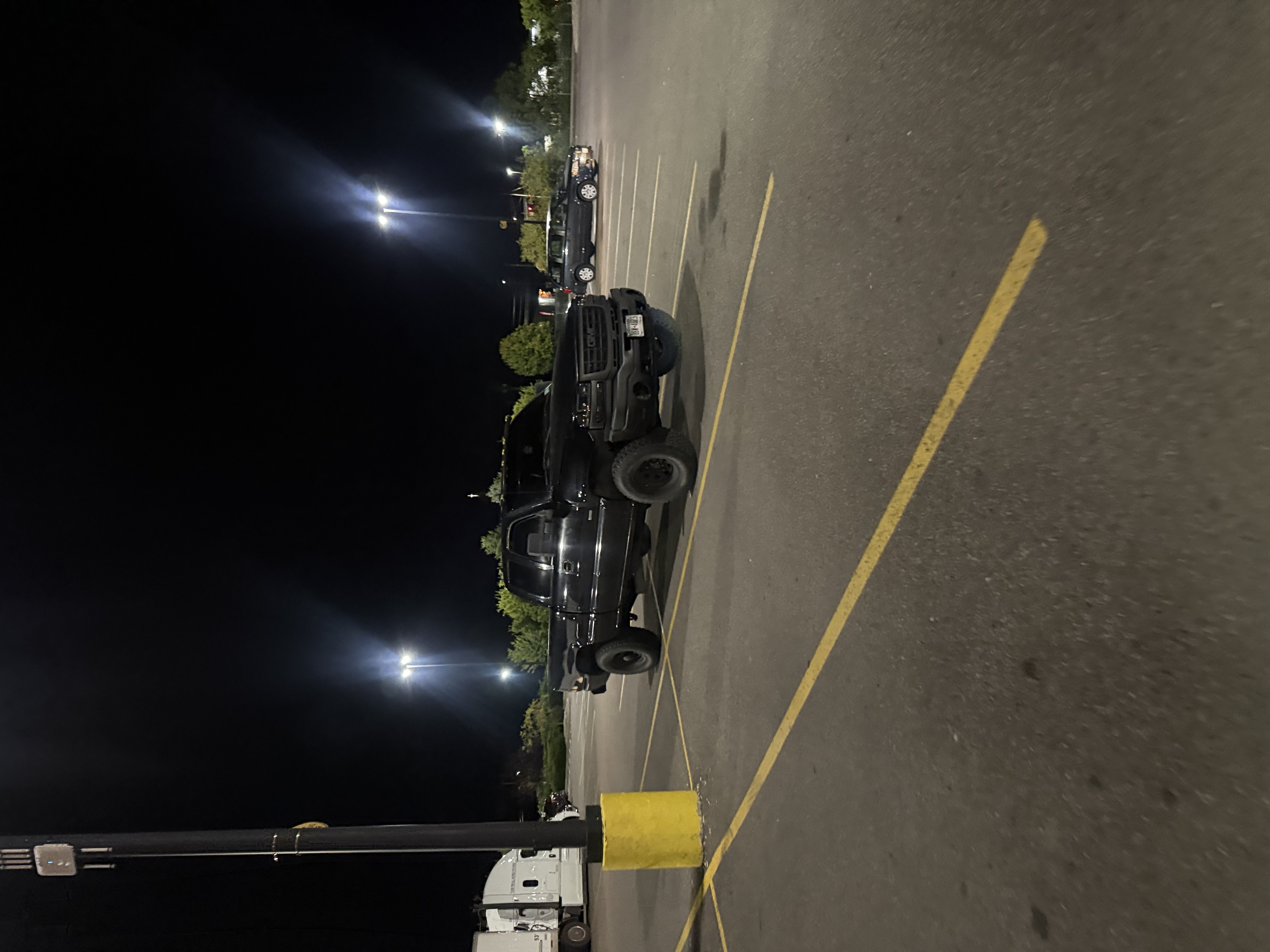 Used 2005 GMC Sierra 2500 SLT w/ Heavy-Duty Power Package AWD/4WD image 1