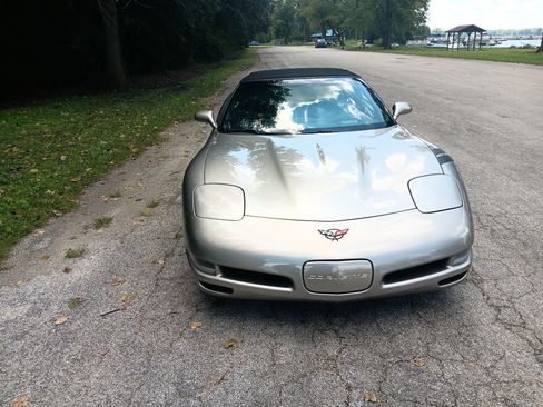 Used 2000 Chevrolet Corvette Convertible w/ Memory Pkg RWD image 25
