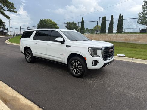 Used 2024 GMC Yukon XL AT4 w/ AT4 Premium Plus Package AWD/4WD image 8