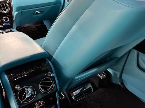 Used 2022 Rolls-Royce Cullinan w/ Dark Exterior Package image 11