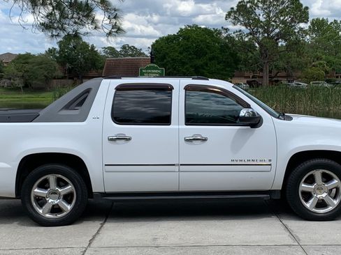 Used 2009 Chevrolet Avalanche LTZ image 26