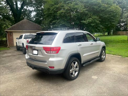 Used 2011 Jeep Grand Cherokee Overland AWD/4WD image 4